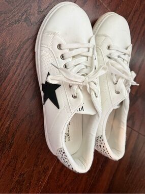 Vintage White Sneakers with Black Star Accent